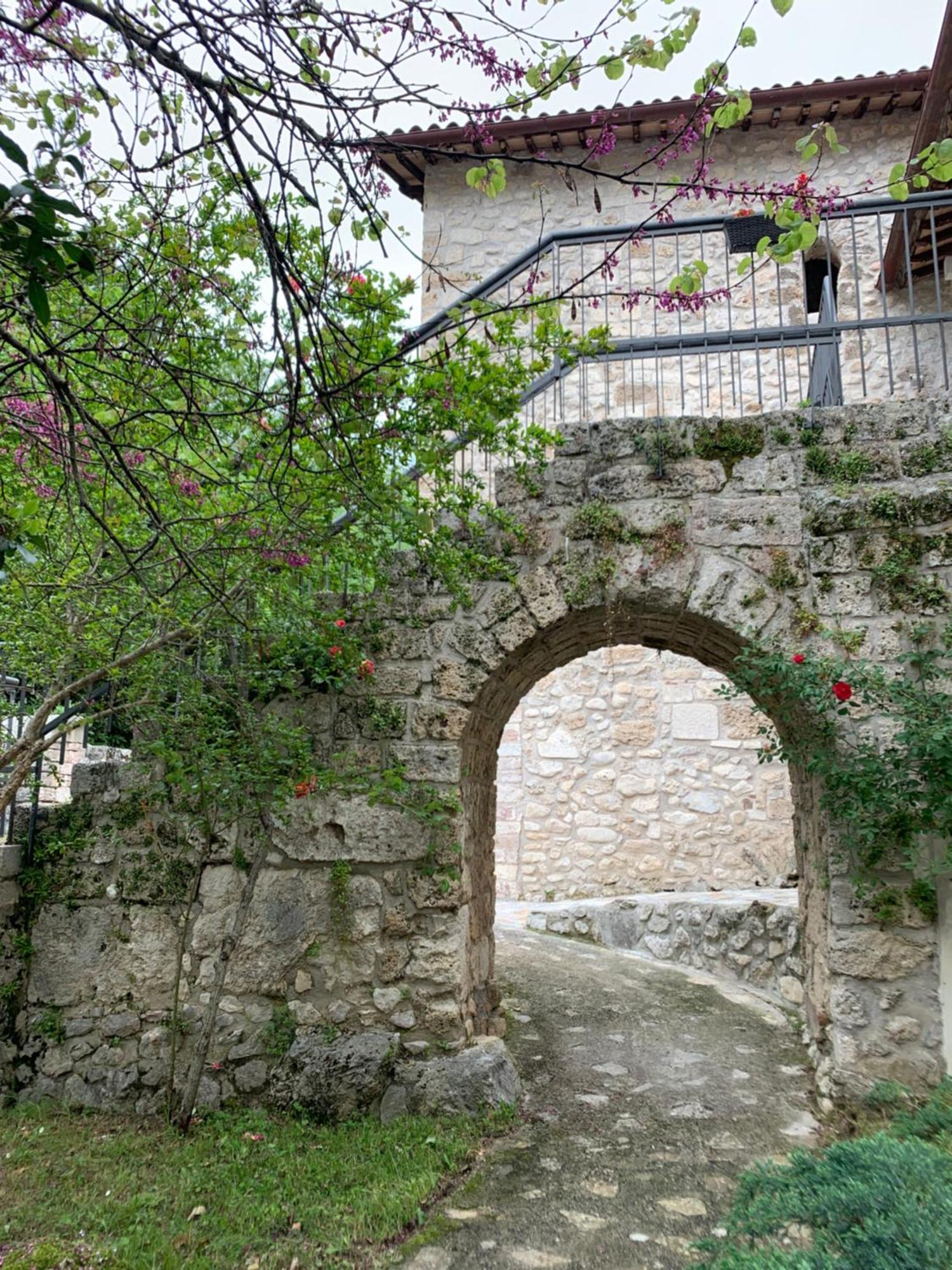 Hotel Abbazia Ss. Quirico E Giulitta Micigliano Zewnętrze zdjęcie